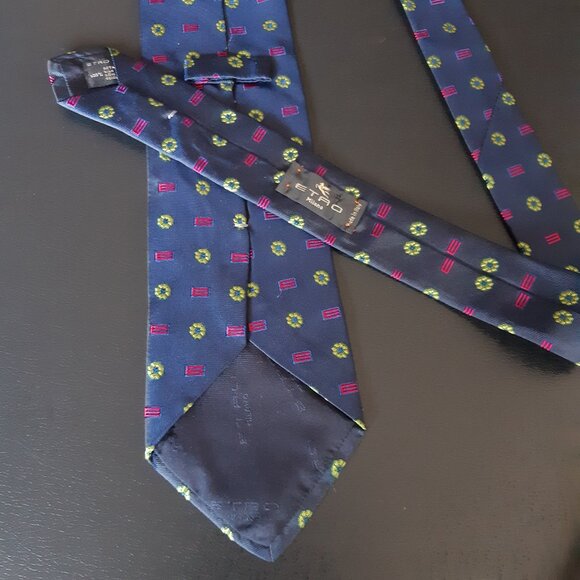 ETRO Milano 100% Silk Men's Neck Tie Navy w/ Pink "E" Logo Design - Picture 4 of 11